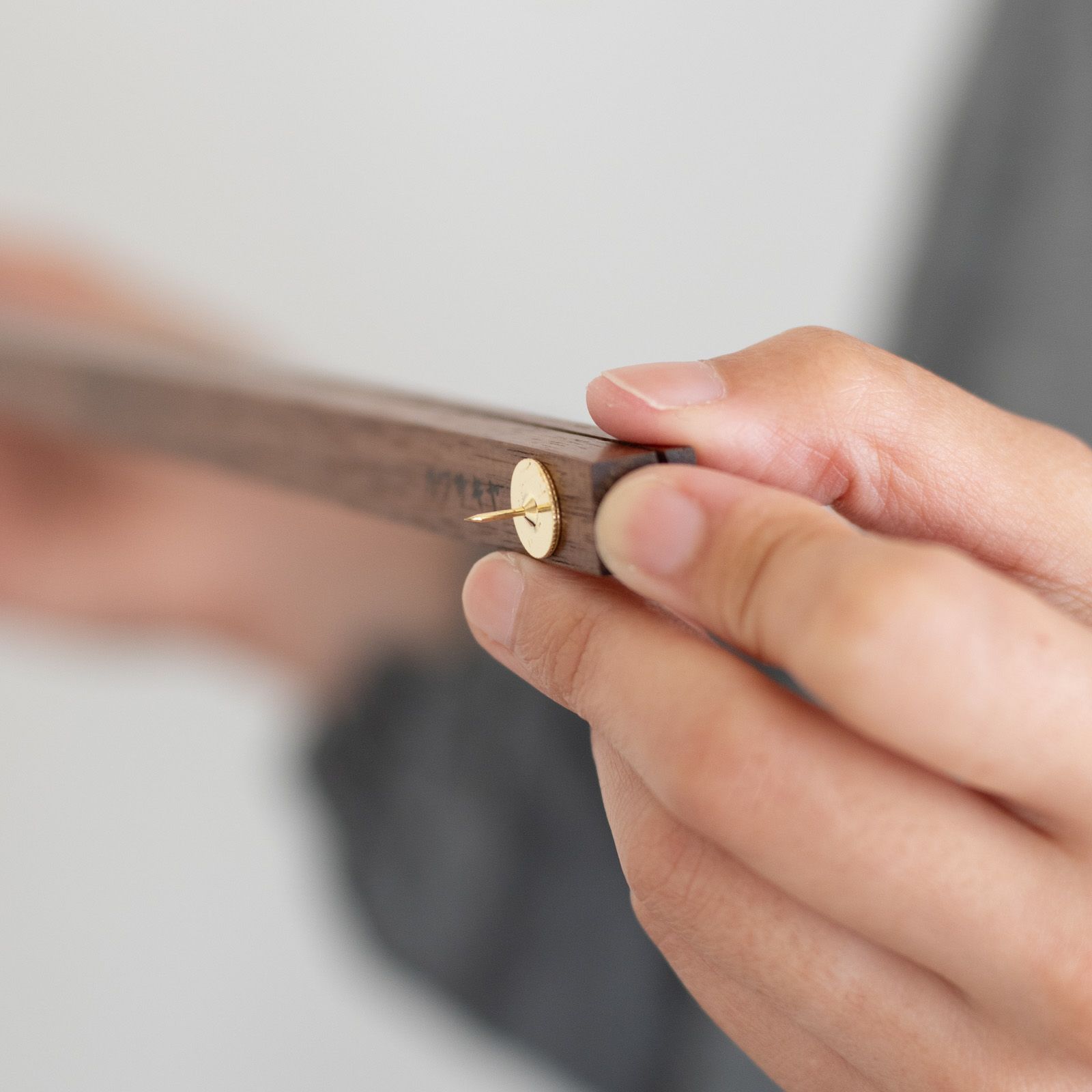 工房カワサキヤ｜ポスレイト 50cm（1本・ウォールナット無垢材